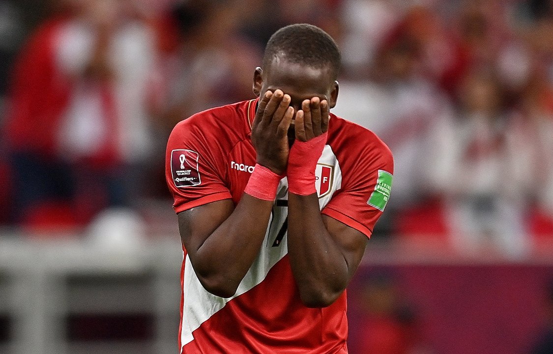 Luis Advíncula - Perú