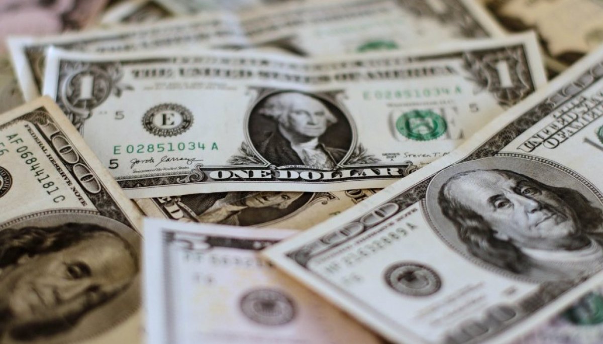 Dólar supera los 900 pesos y marca nuevo máximo histórico 24horas