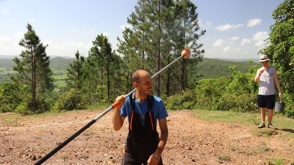 Ariel Urquiola en su finca.