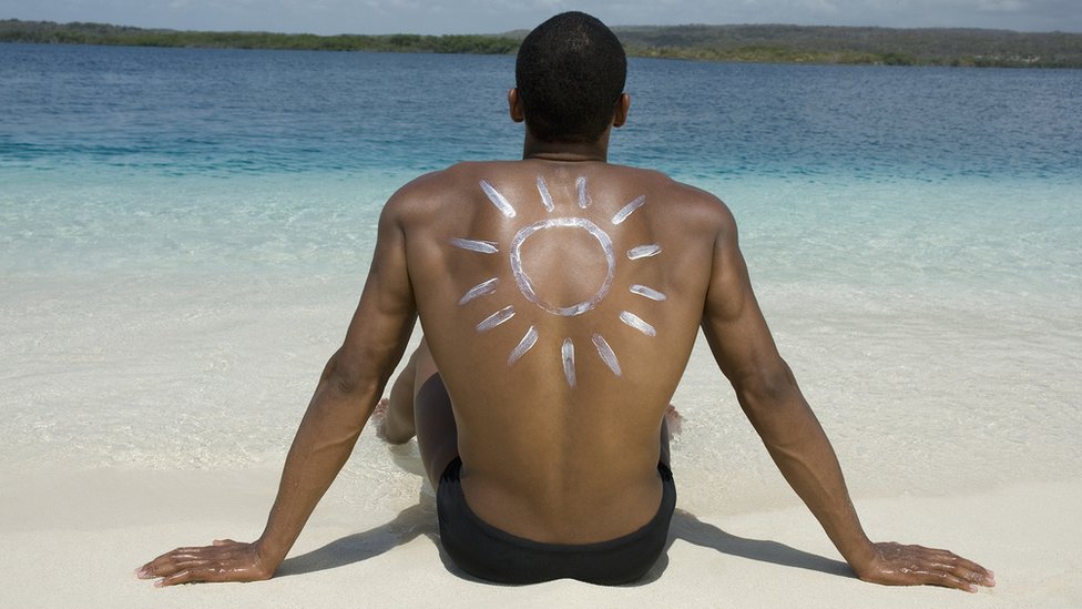 hombre en la playa