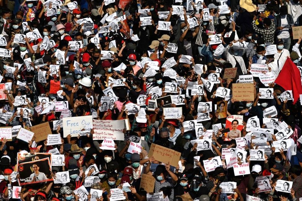 Protestas en Myanmar en 2021 tras el arresto de Aung San Suu Kyi