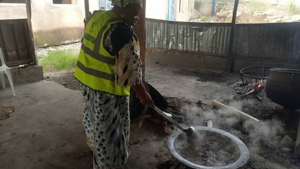 Rafat haciendo comida