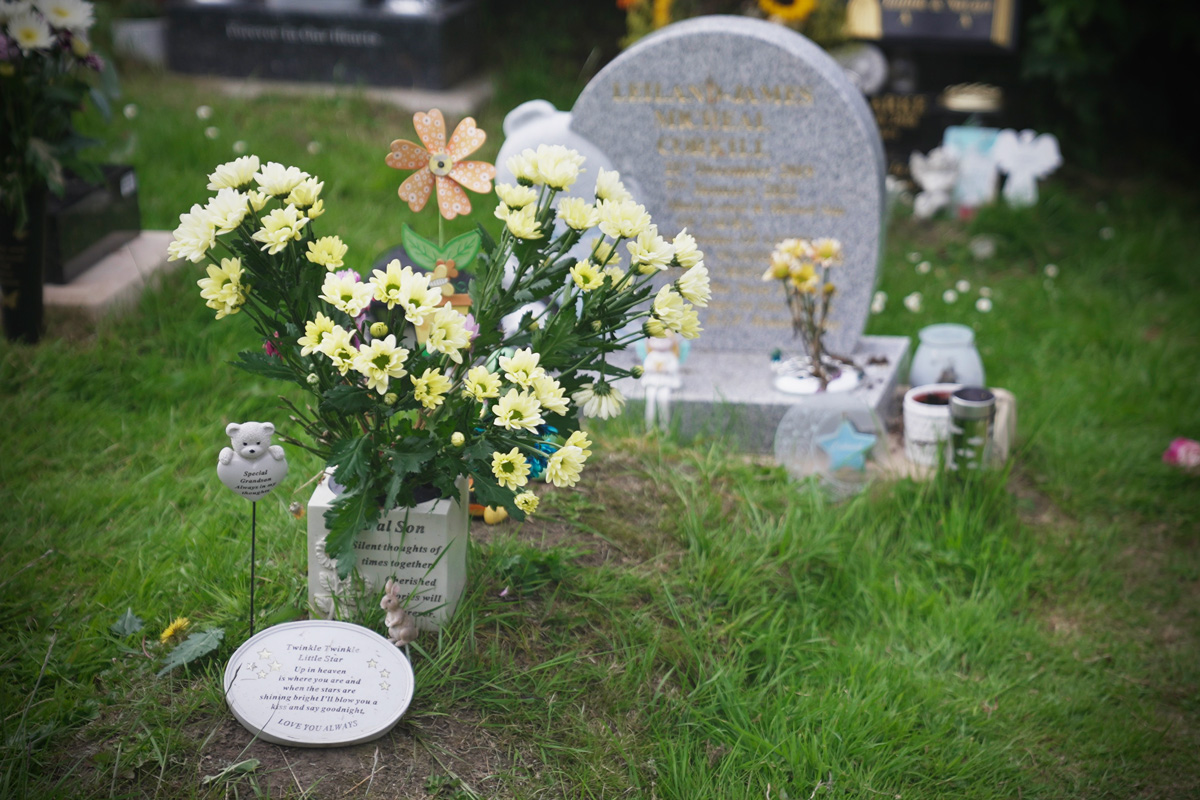 Leiland-James está enterrado cerca de la casa de Laura Corkill.