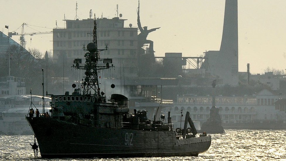 Un buque dragaminas en Sebastopol, Crimea. Foto de archivo, 2014