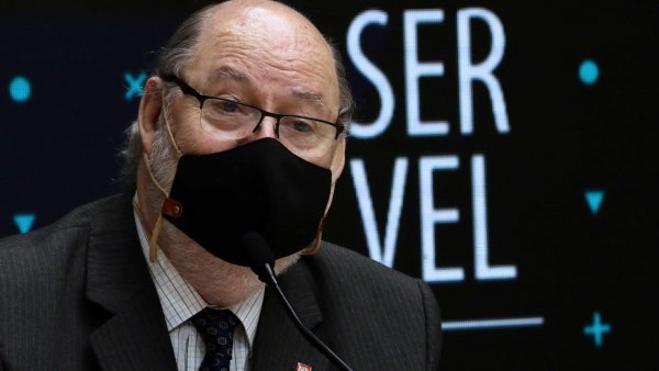 Andrés Tagle en un punto de prensa del Servicio Electoral