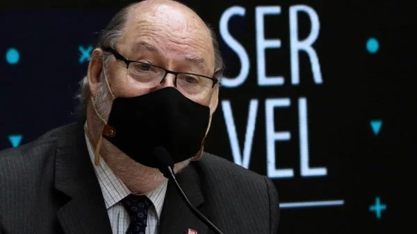 Andrés Tagle en un punto de prensa del Servicio Electoral