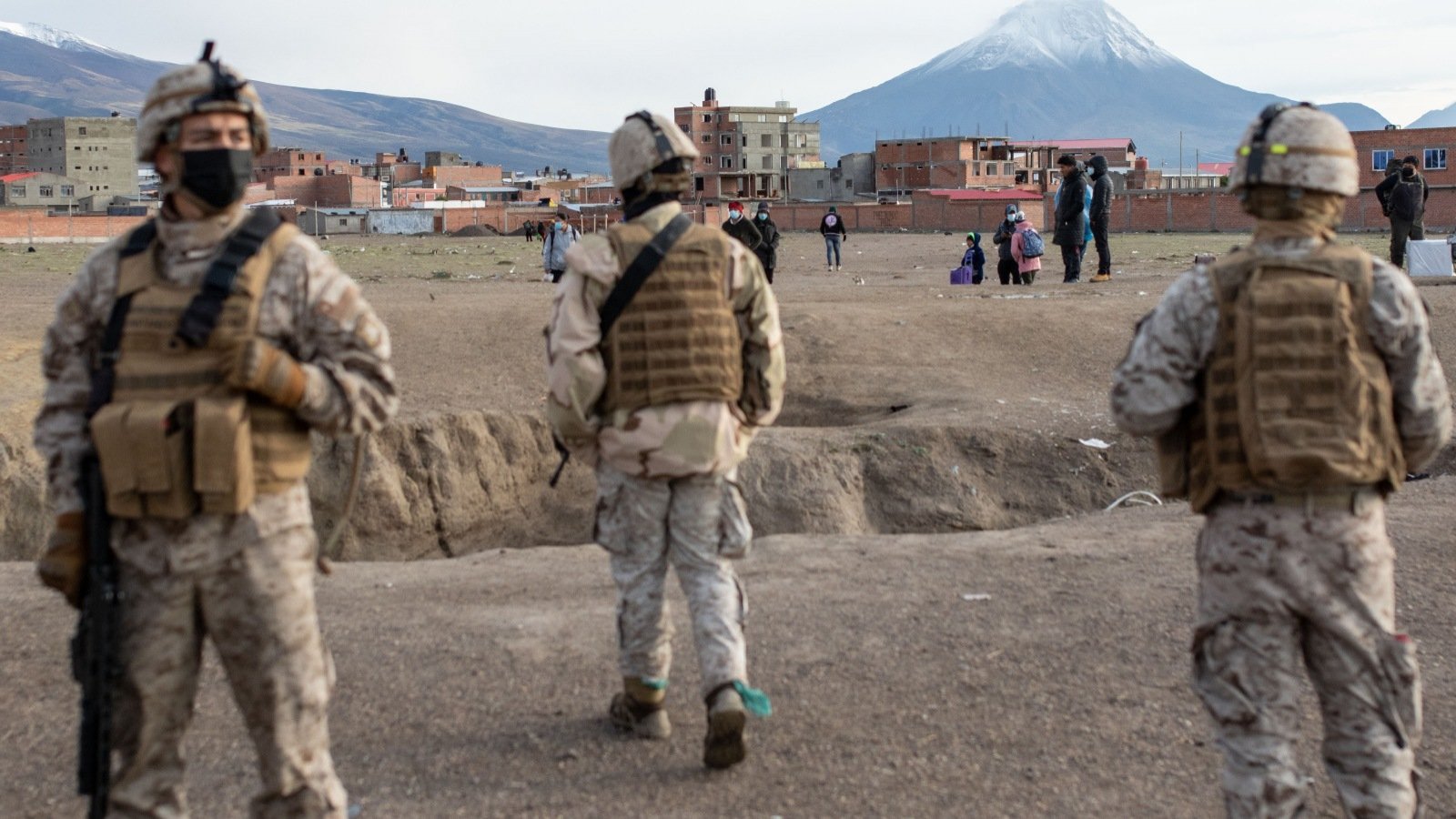 Militares patrullando la frontera para resguardar el ingreso de migrantes por pasos irregulares en Colchane