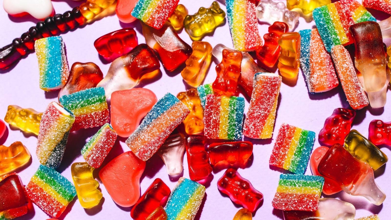 Dulces, gomitas azucaradas y ositos de goma