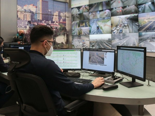 Personal de las concesionarias de la Costanera Norte realizan trabajos orientados a prevenir delitos en autopistas