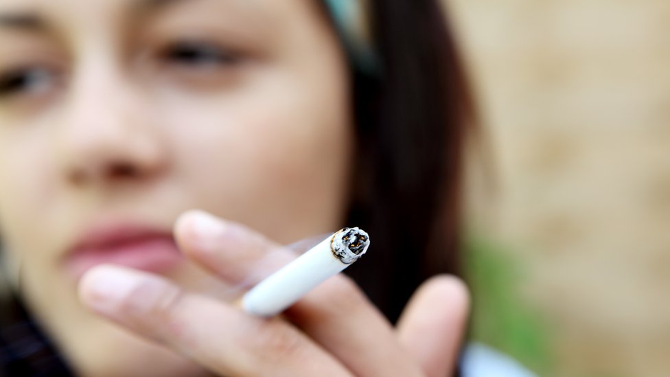 Mujer fumando