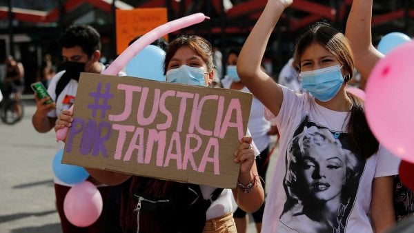 Imágenes de protesta exigiendo justicia para Tamara Moya