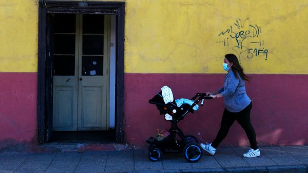 El Ministerio de Salud advirtió un aumento de contagios COVID en el país
