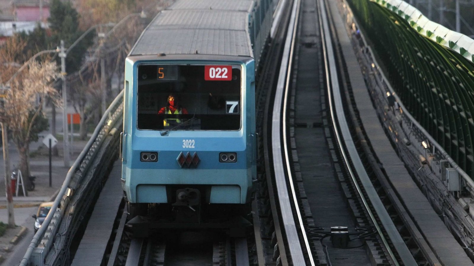 Imagen referencial del Metro de Santiago en la Línea 2