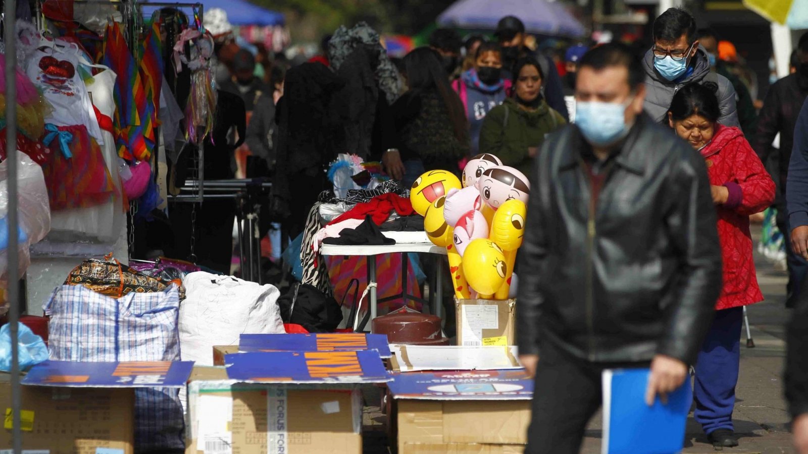 Comercio ambulante en el centro de Santiago