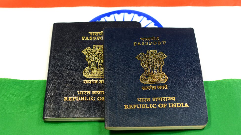 Dos pasaportes indios