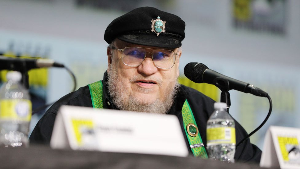 George R.R. Martin habla en el escenario en la Comic Con de San Diego el 23 de julio de 2022