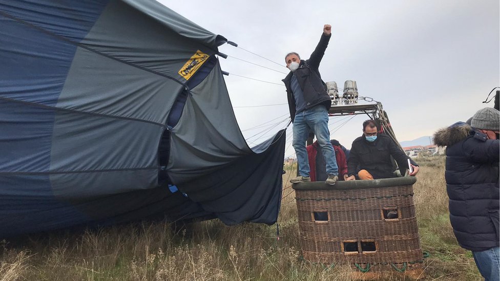 Martínez Ron en una de sus expediciones por los "océanos del aire".