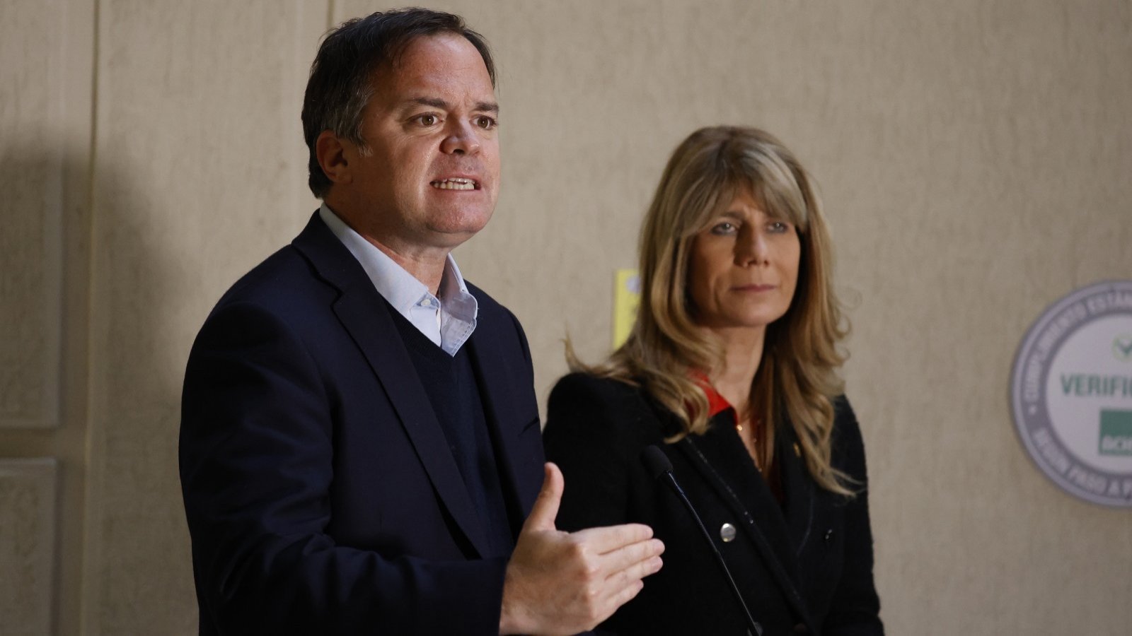 Senadores Matías Walker y Ximena Rincón durante un punto de prensa