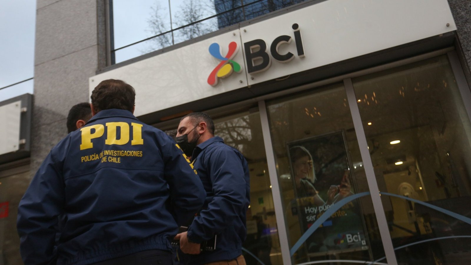 Sujetos se hicieron pasar como trabajadores para entrar a la bóveda del banco