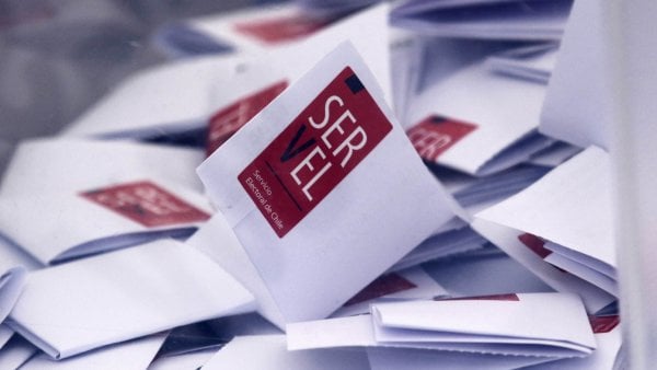 El primer cómputo del plebiscito debiera ser pasadas las 18:30 horas