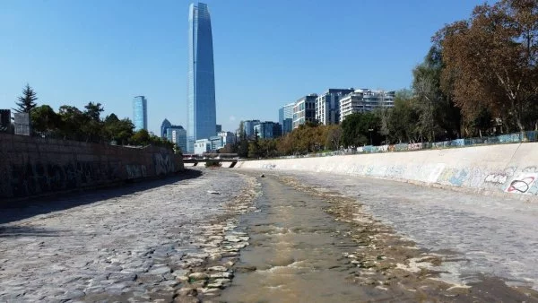 Río Mapocho en abril de 2022