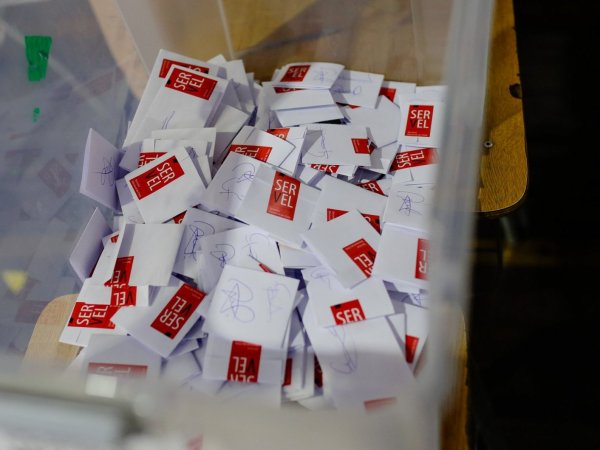 Se espera que entre las 18:30 y 19:00 horas sea el primer cómputo del Servel