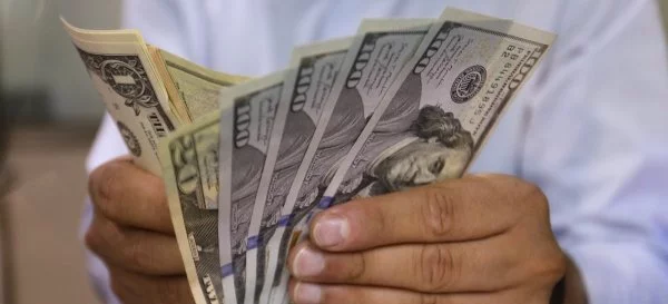 Precio del dólar se desploma tras triunfo del Rechazo