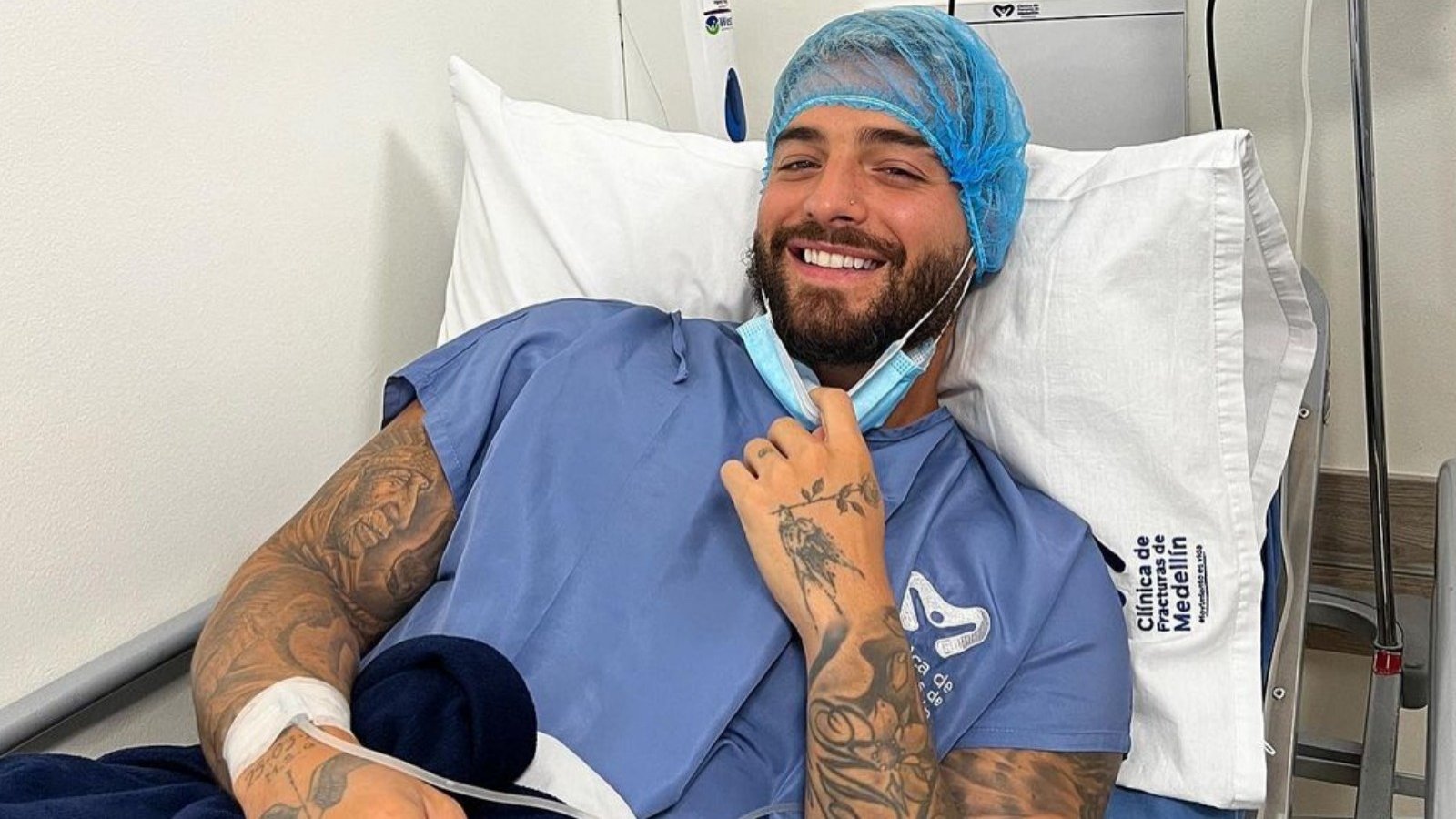 Maluma tras ser operado de su rodilla