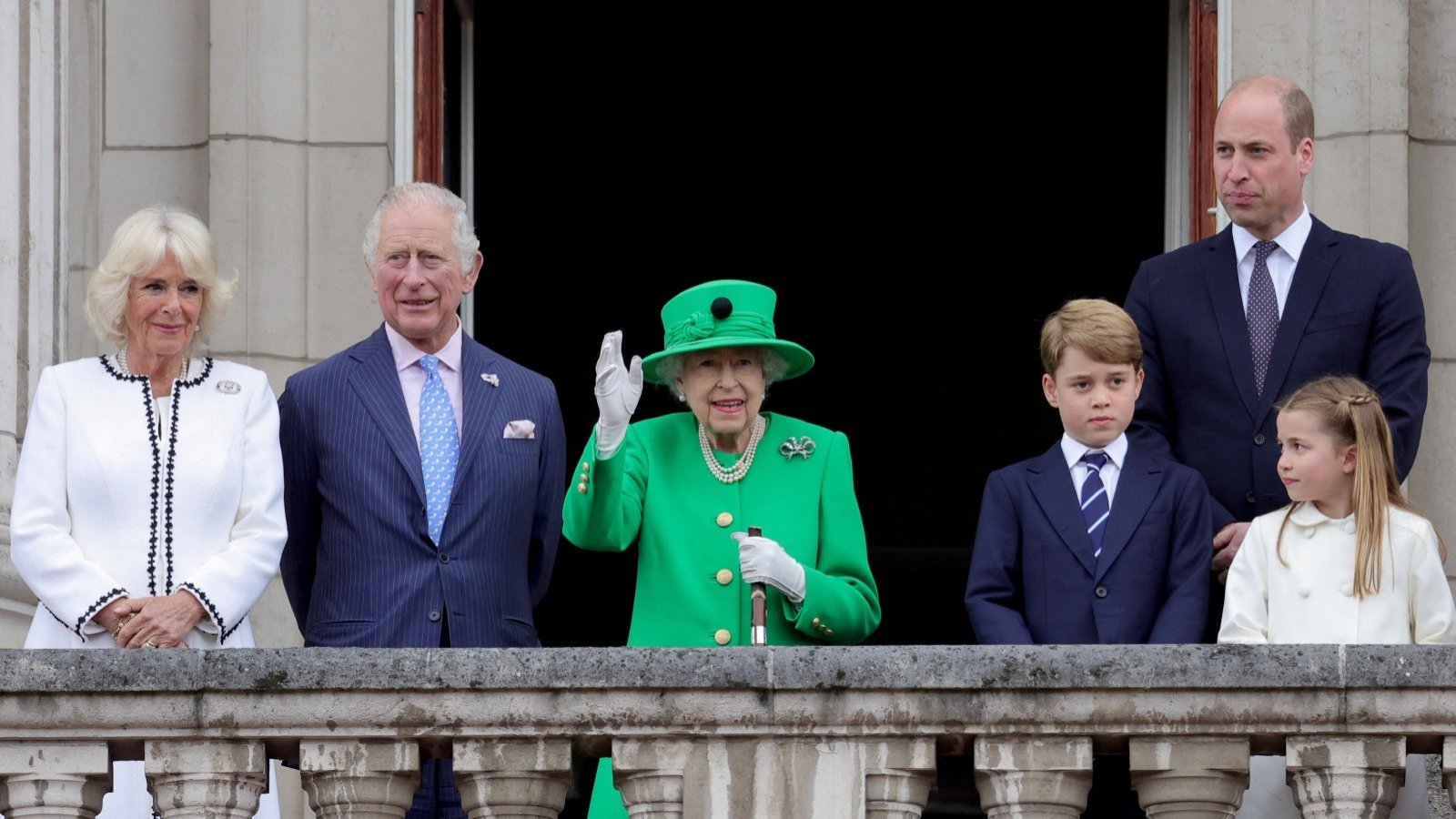 Familia real viaja a Escocia por delicado estado de salud de la Reina Isabel II