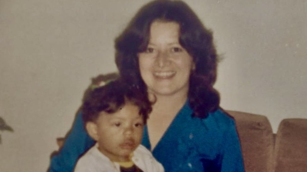 Lordes con su mamá