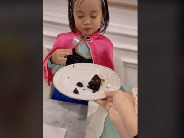 Encargó una torta inspirada en Frozen, pero no quedó como esperaba y la  reacción de su hija se volvió viral - LA NACION