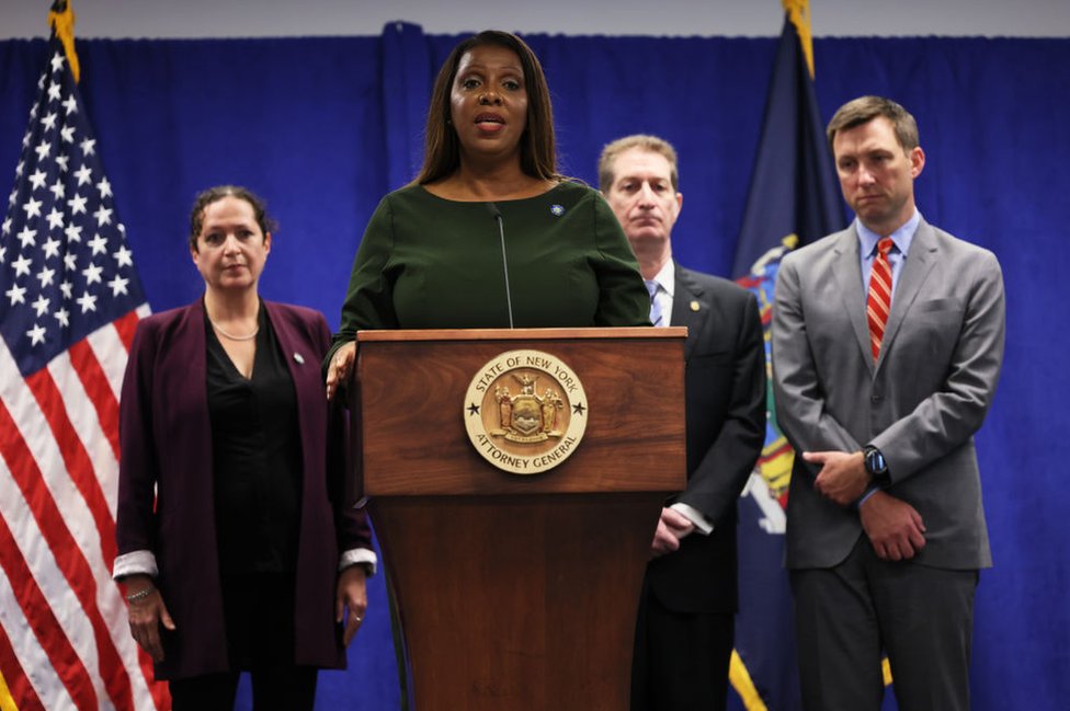 La fiscal general de Nueva York, Letitia James, habla durante una conferencia de prensa el 21 de septiembre.