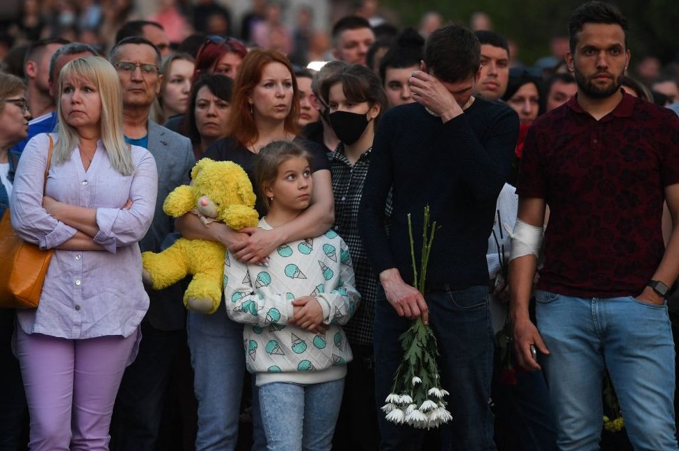 Padres y familiares de las víctimas de la masacre de Kazán en una manifestación.