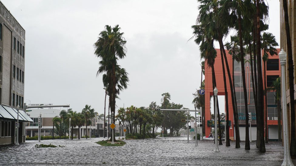 Calle completamente inundada.