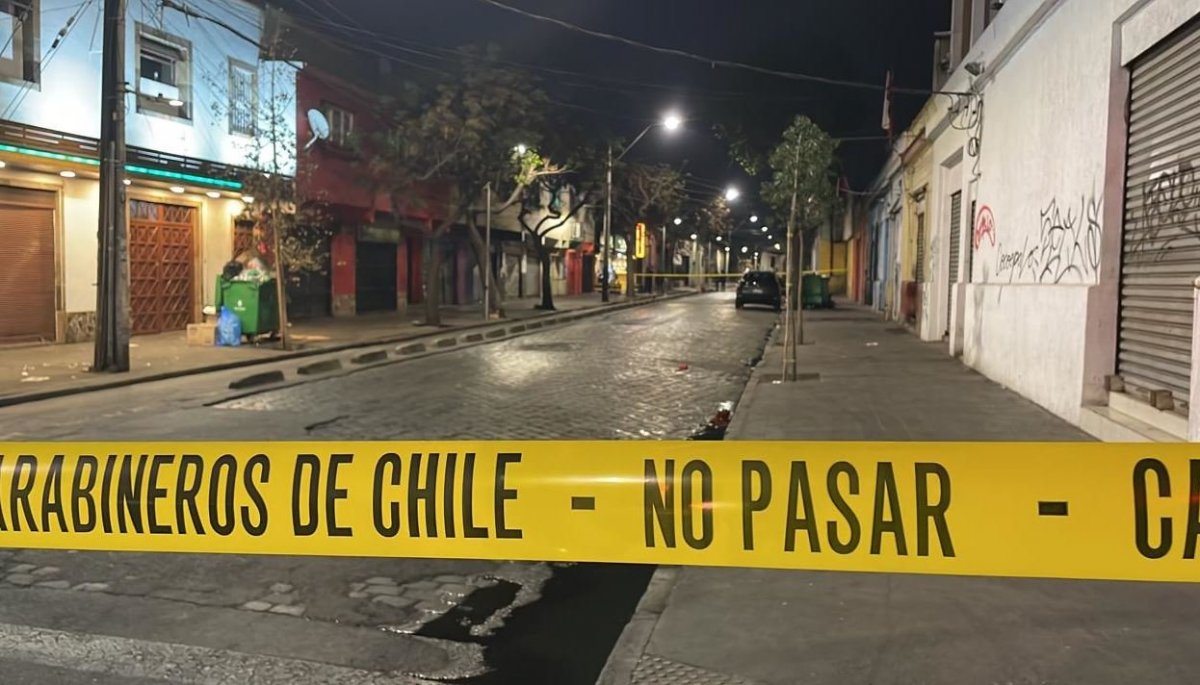 Hombre fue asesinado en plena vía pública en Santiago Centro | 24horas