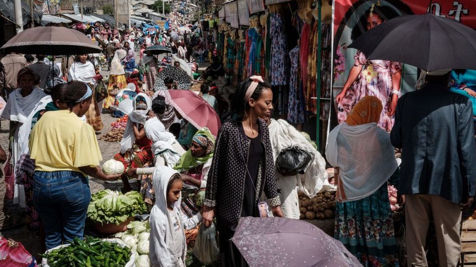 Un mercado al aire libre en la capital de Trigay.