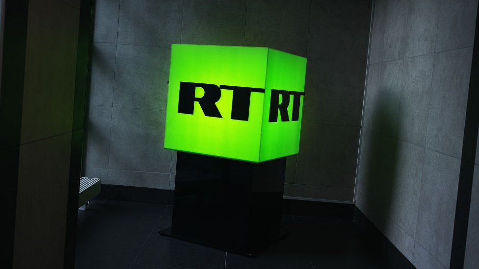 Logo de la televisora RT