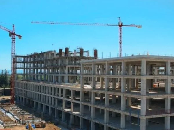 Décadas de atraso, nuevos hospitales en lista de espera