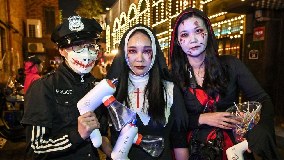 Asistentes al festival de Halloween de Itaewon