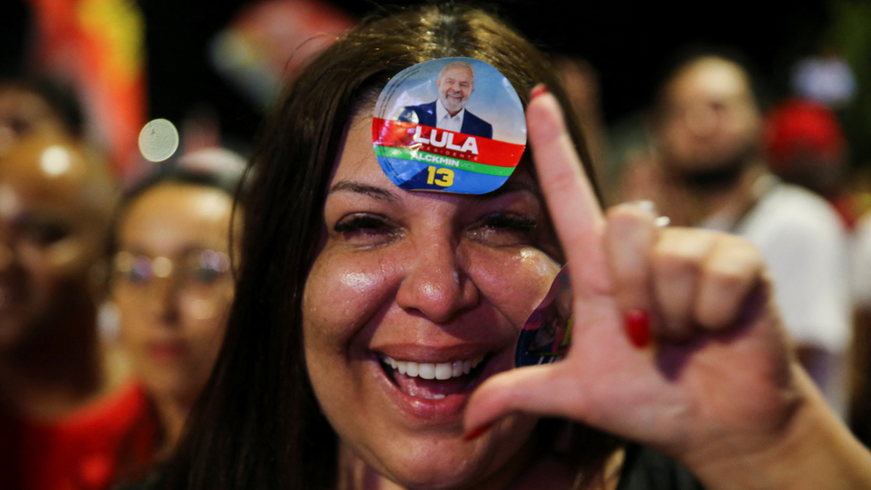 Partidarios de Lula celebran su elección.
