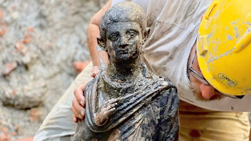 Una de las estatuas halladas en la Toscana