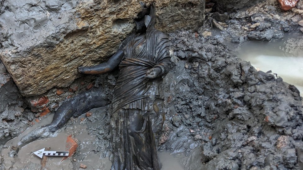 Una de las estatuas halladas en la Toscana