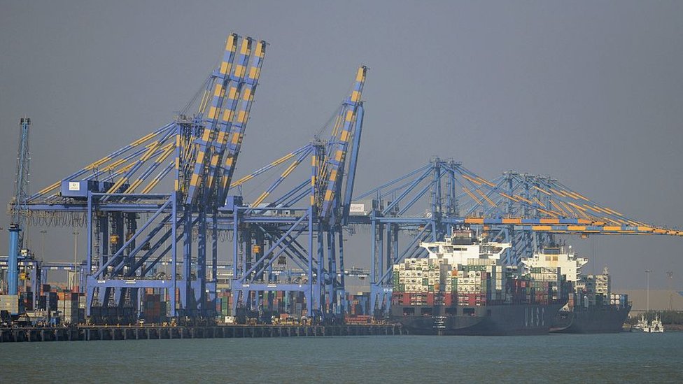 Uno de los puertos de Adani en India