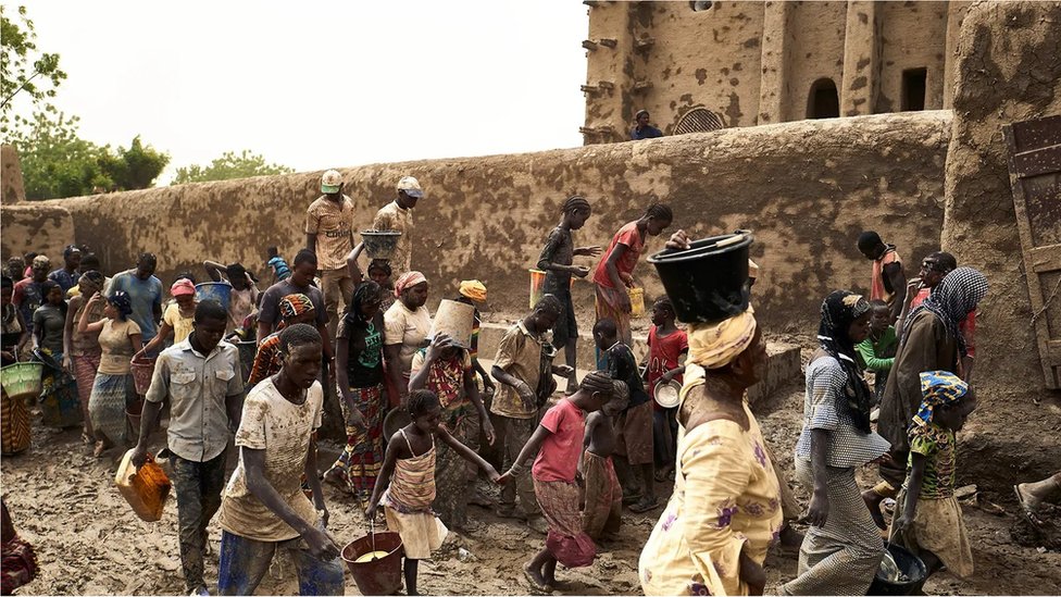 La reconstrucción anual de la Gran Mezquita de Djenné en Malí se considera un importante símbolo de cohesión social