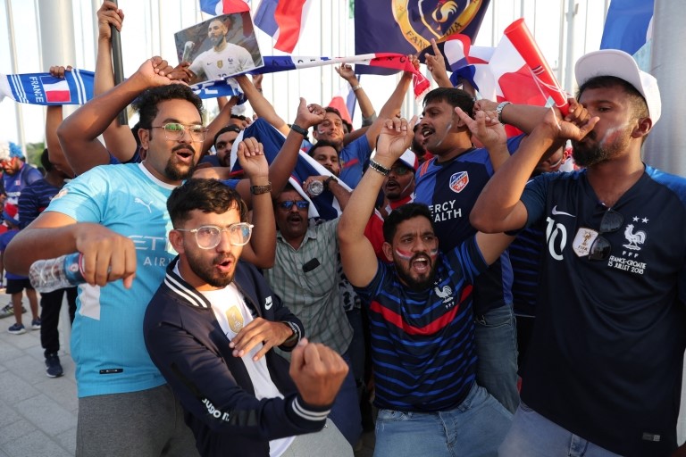 Hinchas apoyando a Francia en Doha, Qatar