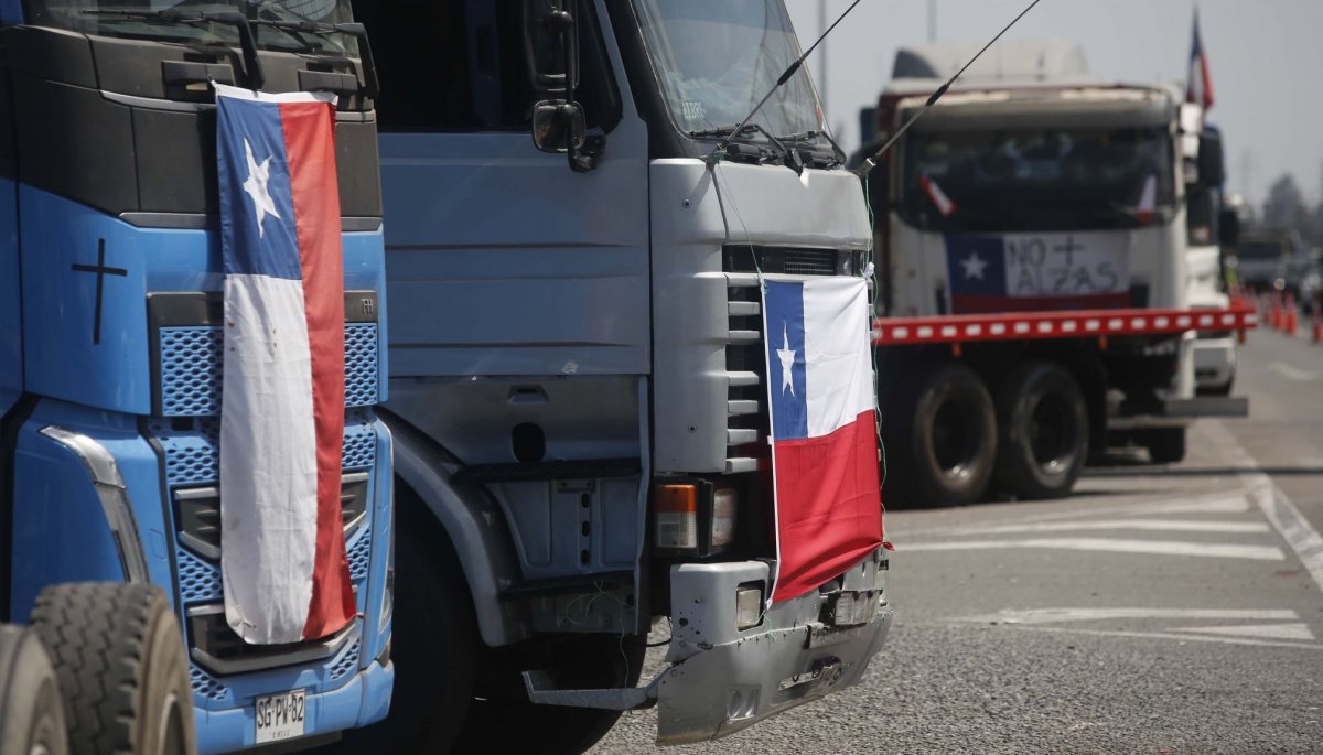 Camioneros no logran acuerdo con el Gobierno y continúan en paro | 24horas