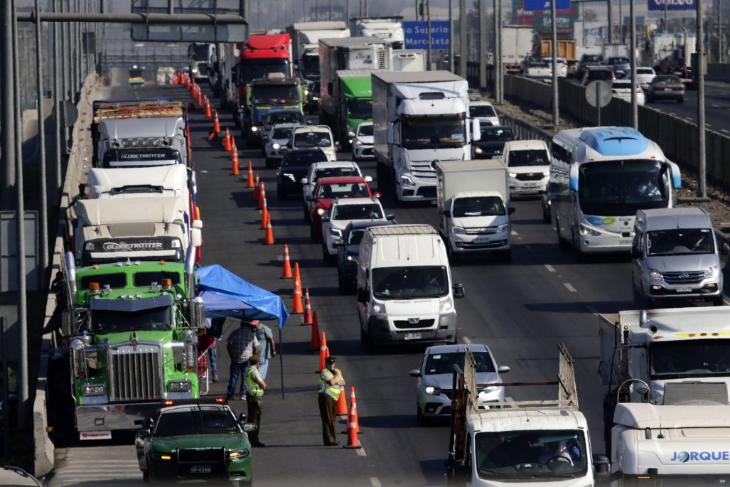Camioneros deponen paro nacional tras acuerdo con el Gobierno | 24horas
