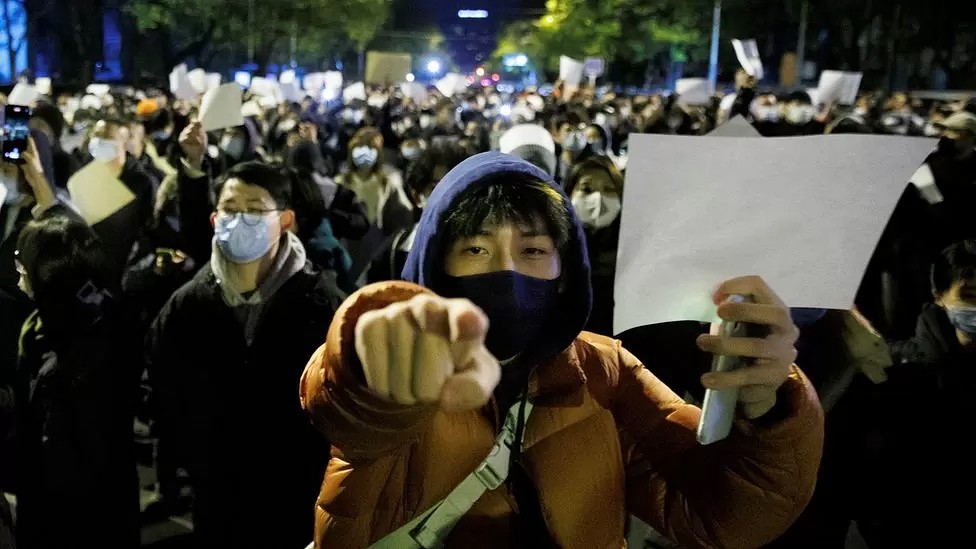 Protestas contra las medidas estrictas de confinamiento