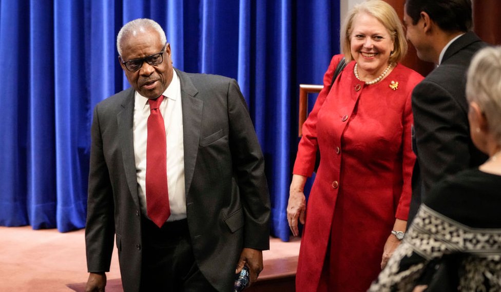 El juez de la Corte Suprema Clarence Thomas y su esposa, Ginni.