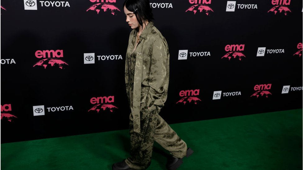 Billie Eilish en una premiación.